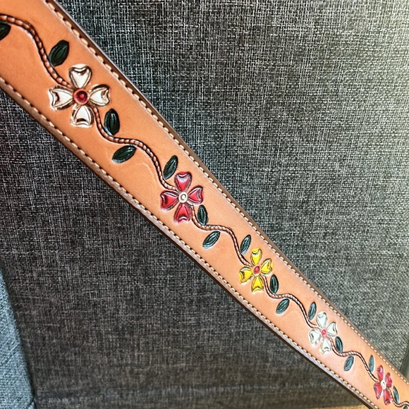 Floral Brown Leather Belt (size 42) 🌺 🌼 - Picture 11 of 17